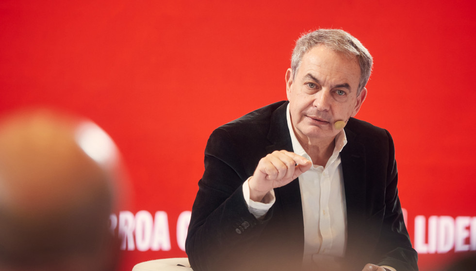 Archivo - El expresidente del Gobierno, José Luis Rodríguez Zapatero, durante un coloquio bajo el título, 'Futuro en clave feminista', en el 13º Congreso Regional del PSN, a 21 de marzo de 2025, e