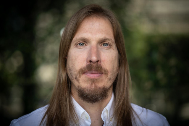 El secretario de Organización y coportavoz de Podemos, Pablo Fernández, posa para Europa Press, a 17 de julio de 2025, en Madrid (España).
