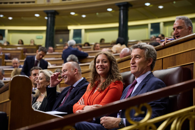 La portavoz del PP en el Congreso, Ester Muñoz, y el presidente del Partido Popular, Alberto Núñez Feijóo, a 8 de julio de 2025, en Madrid (España).