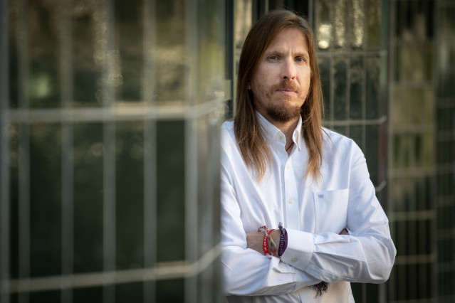 El secretario de Organización y coportavoz de Podemos, Pablo Fernández, posa para Europa Press, a 17 de julio de 2025, en Madrid (España).