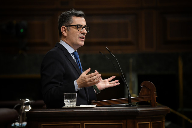 Archivo - El ministro de la Presidencia, Justicia y Relaciones con las Cortes, Félix Bolaños, interviene durante un pleno en el Congreso de los Diputados, a 19 de diciembre de 2024, en Madrid (España).