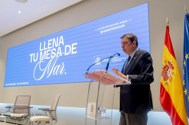 El ministro de Agricultura, Pesca y Alimentación, Luis Planas, clausura el acto de presentación de los convenios suscritos entre el ministerio y distintas organizaciones del sector pesquero para fomentar el consumo de pescado