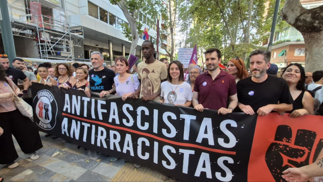 La eurodiputada de Podemos, Irene Montero, ha acudido a la manifestación convocada en Murcia contras los altercados de Torre Pacheco