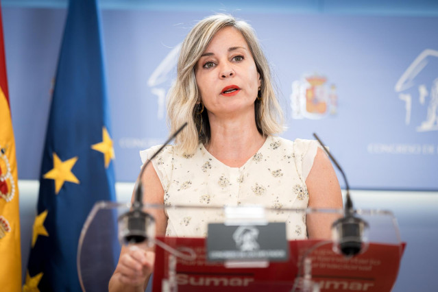 La portavoz de Sumar en el Congreso, Verónica Martínez Barbero, durante una rueda de prensa en el Congreso de los Diputados, a 8 de julio de 2025, en Madrid (España).