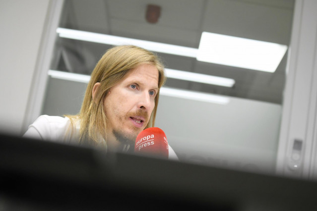 El secretario de Organización y coportavoz de Podemos, Pablo Fernández, durante una entrevista para Europa Press, a 17 de julio de 2025, en Madrid (España).