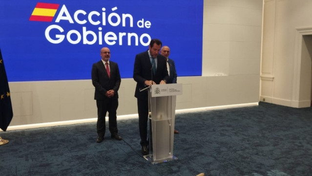 El ministro de Transportes, Óscar Puente, junto al delegado de Gobierno en Madrid, Francisco Martín.