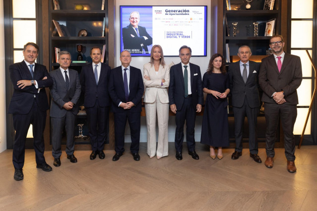 Foto de familia con los asistentes un encuentro del foro 'Generación de Oportunidades' de Europa Press, en el Hotel Rosewood Villa Magna, a 23 de julio de 2025, en Madrid (España).
