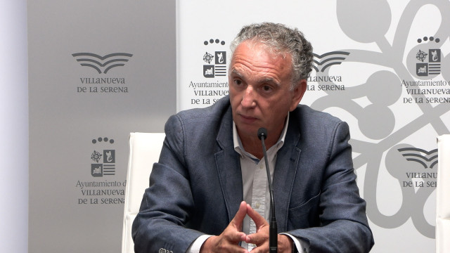 El delegado del Gobierno en Extremadura, José Luis Quintana, en rueda de prensa en Villanueva de la Serena