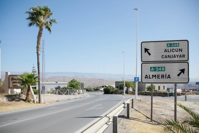 Vista general de la carretera A-348 en el acceso a Alhama de Almería