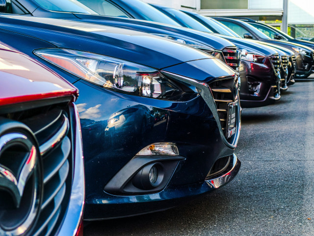 Archivo - Las marcas de automoción japonesas celebran en bolsa la rebaja arancelaria de Trump con Mazda en cabeza.