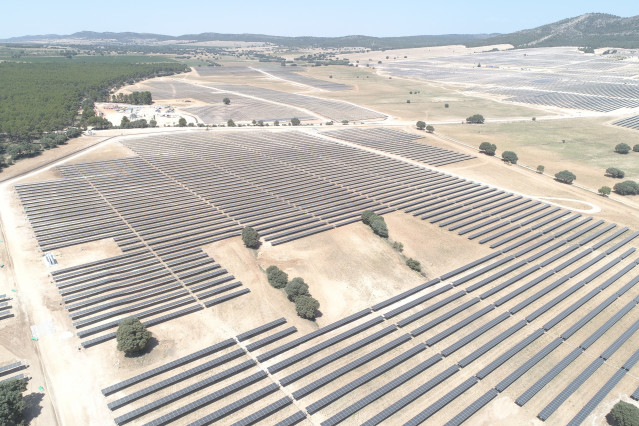 EL COMPLEJO FOTOVOLTAICO AYORA I-II-III EN JARAFUEL (VALENCIA)