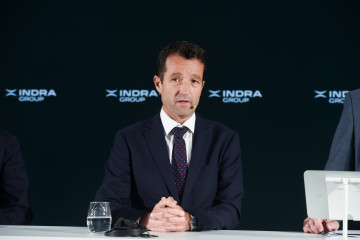 El presidente de Indra Group, Ángel Escribano, durante la rueda de prensa tras la presentación de resultados de accionistas de Indra, en la sede de la empresa, a 23 de julio de 2025, en Madrid (Espa