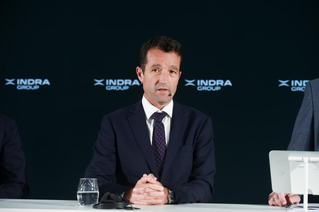 El presidente de Indra Group, Ángel Escribano, durante la rueda de prensa tras la presentación de resultados de accionistas de Indra, en la sede de la empresa, a 23 de julio de 2025, en Madrid (España). I