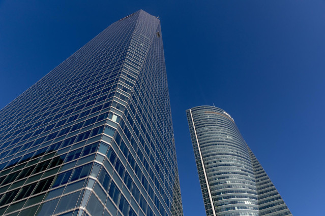 Archivo - Edificios de oficinas en el Cuatro Torres Business Area en Madrid (España).