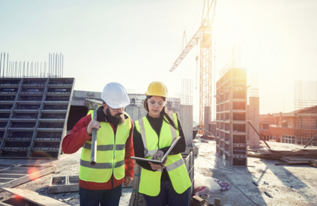 Archivo - El 94% de las empresas de construcción e inmobiliaria en España sufre escasez de talento, según Hays