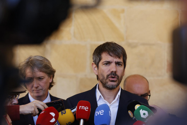 El ministro de Cultura, Ernest Urtasun, durante su visita a Soria.