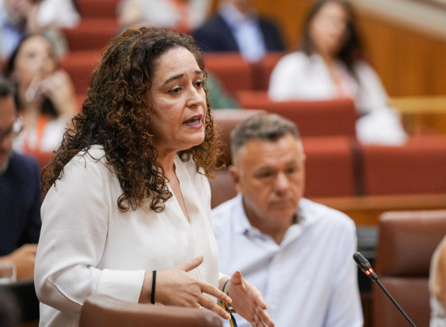 La portavoz del Grupo Por Andalucía, Inma Nieto, interviene durante la sesión de control en el pleno del Parlamento andaluz.