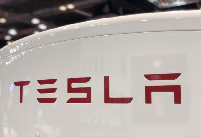 Archivo - Tesla cae un 8,5% en su apertura de Wall Street tras caer su beneficio un 16% en el segundo trimestre.