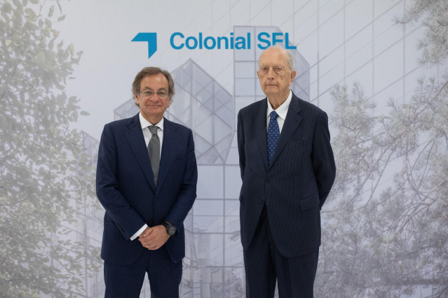Archivo - El consejero delegado de Colonial (izq), Pere Viñolas, y el presidente, Juan José Brugera