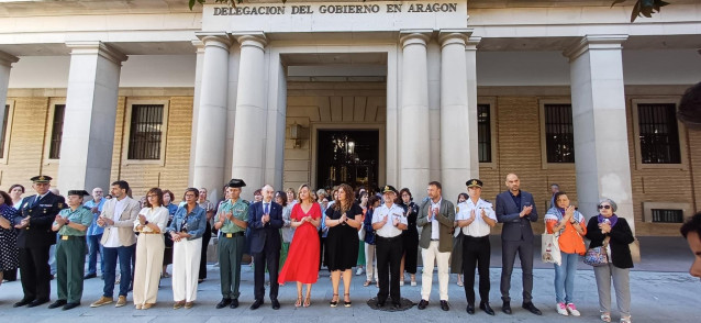Concentración contra la violencia de género frente a la Delegación del Gobierno en Aragón.