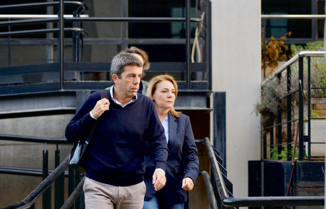 Archivo - El presidente de la Generalitat, Carlos Mazón y la vicepresidenta y consellera de Servicios Sociales, Igualdad y Vivienda, Susana Camarero, a su llegada la reunión del Centro de Coordinación Operativo Integrado (CECOPI) el 18 de noviembre