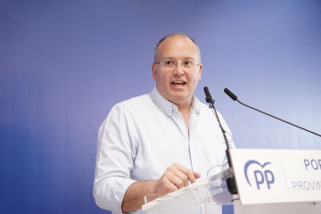 El secretario general del Partido Popular, Miguel Tellado, interviene, durante la Junta Directiva Provincial del PP de Alicante, a 25 de julio de 2025, en Alicante, Comunidad Valenciana (España).