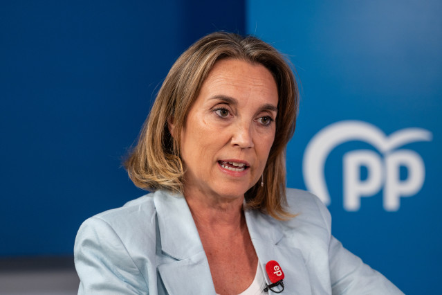 La vicesecretaria de Regeneración Institucional del PP, Cuca Gamarra, durante una entrevista concedida con Europa Press en la sede nacional del PP de Madrid.