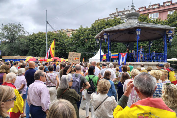 EuropaPress 6876574 decenas personas concentran santander pedir democraticamente dimision pedro