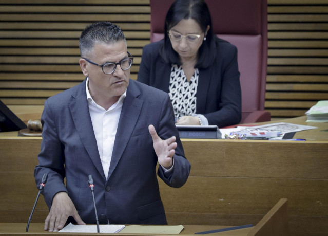 Archivo - El portavoz de Infraestructuras y Transporte del Grupo Popular en Les Corts, Joserra González de Zárate,