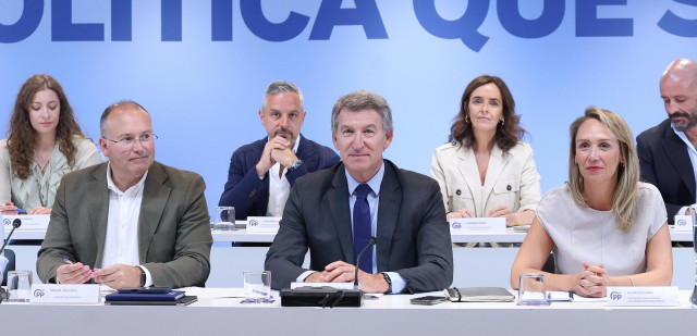 El presidente del Partido Popular, Alberto Núñez Feijóo, preside la reunión del Comité Ejecutivo Nacional del partido, a 28 de julio de 2025, en Madrid (España).
