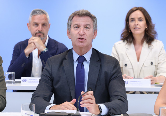 El presidente del Partido Popular, Alberto Núñez Feijóo, preside la reunión del Comité Ejecutivo Nacional del partido, a 28 de julio de 2025, en Madrid (España).