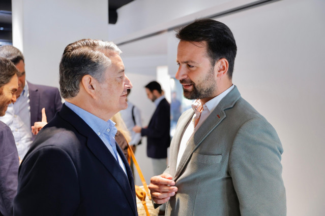 El presidente del PP de Asturias, Álvaro Queipo, junto al diputado nacional, Silverio Argüelles.