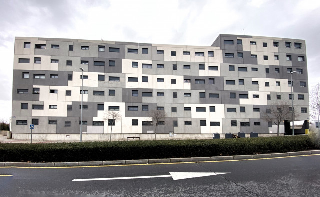 Archivo - Edificio de viviendas en Madrid.