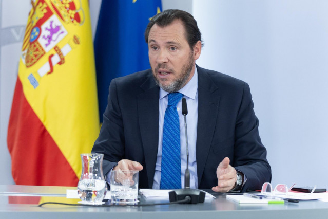 Archivo - El ministro de Transportes y Movilidad Sostenible, Óscar Puente, durante una rueda de prensa posterior al Consejo de Ministros, en el Palacio de La Moncloa, en Madrid (España)