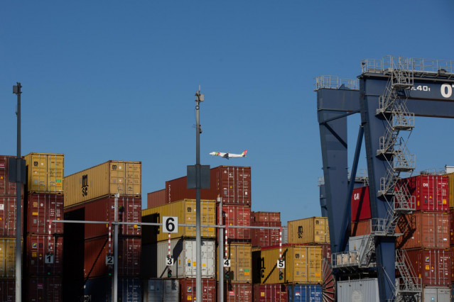 Archivo - Una terminal del Puerto barcelonés