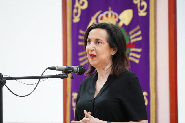 La ministra de Defensa, Margarita Robles, interviene durante su visita al Regimiento de Especialidades de Ingenieros nº 11, a 10 de julio de 2025, en Salamanca, Castilla y León (España).