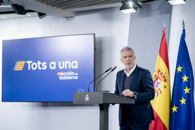 Archivo - El ministro de Política Territorial y Memoria Democrática, Ángel Víctor Torres, ofrece una rueda de prensa tras la reunión del Comité de crisis para el seguimiento de los efectos de la DANA, en el Palacio de la Moncloa, a 10 de noviembre de 2024