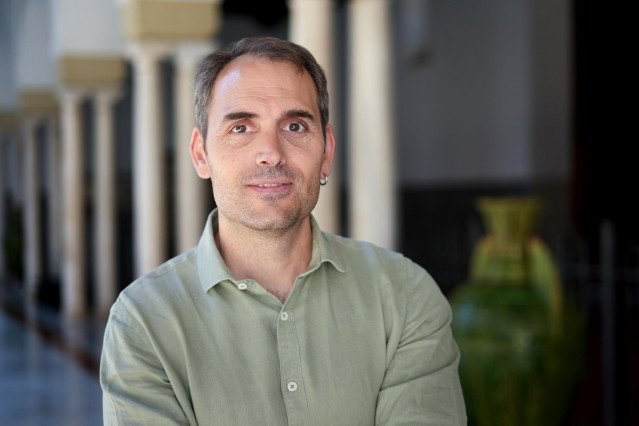 Archivo - El coordinador de IU Andalucía y diputado de Sumar en el Congreso, Toni Valero, durante la entrevista concedida a Europa Press. A 27 de julio de 2024, en Sevilla (Andalucía, España). (Foto de archivo).