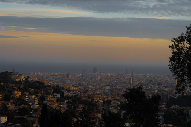 Archivo - Vista panorámica de la ciudad de Barcelona, a 31 de diciembre de 2022, en Barcelona, Cataluña (España).