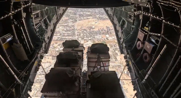 Lanzamiento de 12 toneladas de alimentos sobre Gaza, desde un A400 del Ejército del Aire.