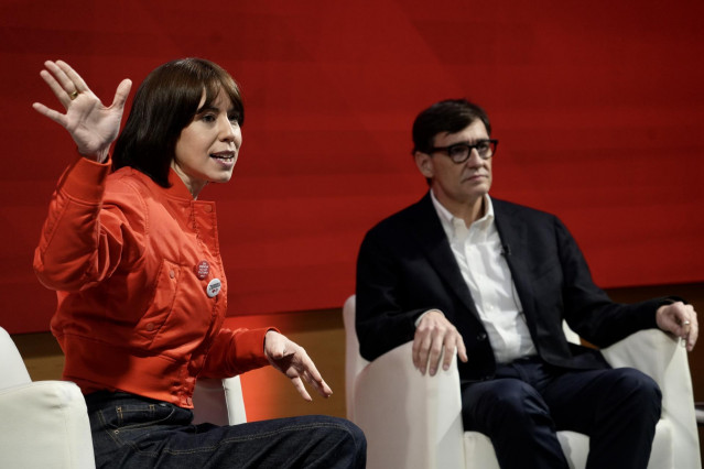Archivo - La ministra de Ciencia, Innovación y Universidades y secretaria general del PSPV, Diana Morant (i), y el 'president' de la Generalitat de Catalunya y líder del PSC, Salvador Illa (d), en una imagen de archivo