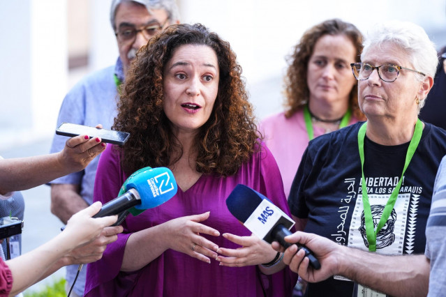 Archivo - La portavoz del Grupo Por Andalucía, Inmaculada Nieto, atendiendo a los medios.