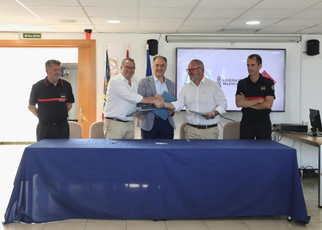 Los consorcios de bomberos de Alicante y Valencia firman un protocolo para 