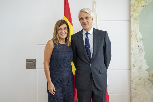 La presidenta de Cantabria, María José Sáenz de Buruaga, y el presidente de Telefónica España, Borja Ochoa