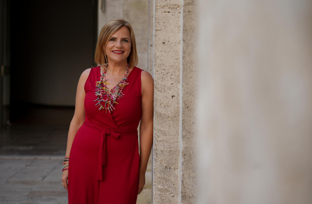La delegada del Gobierno en la Comunidad Valenciana, Pilar Bernabé, posa para Europa Press.