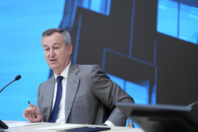 Archivo - El ceo de Banc Sabadell César González-Bueno y el director financiero Sergio Palavecino explican la operación de TSB, a 2 de julio de 2025, en San Cugat, Barcelona, Cataluña (España).