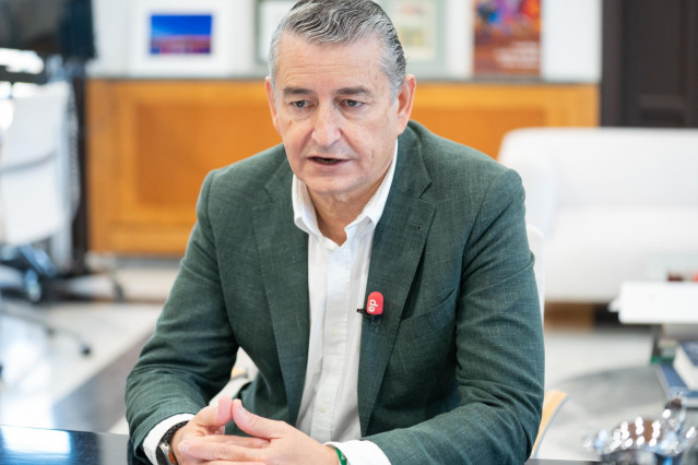 El consejero andaluz de la Presidencia, Interior, Diálogo Social y Simplificación Administrativa, Antonio Sanz, durante la entrevista con Europa Press