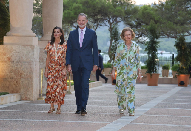 Archivo - Los Reyes, Don Felipe y Doña Letizia, y la Reina Doña Sofía reciben a las autoridades de las Islas Baleares y a una representación de la sociedad balear en el Palacio de Marivent, a 29 de julio de 2024, en Palma de Mallorca (Islas Baleares, Espa