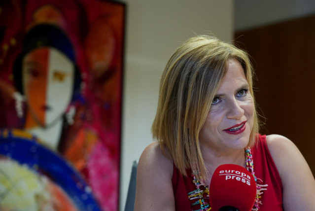 La delegada del Gobierno en la Comunitat Valenciana y secretaria general del PSPV-PSOE en la ciudad de València, Pilar Bernabé, durante la entrevista con Europa Press.