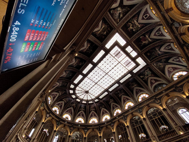 Archivo - Imagen del edificio de la Bolsa de Madrid.